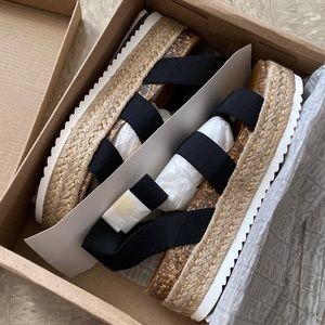 Brand NWT Steve Madden Kimmie Sandals Size 9